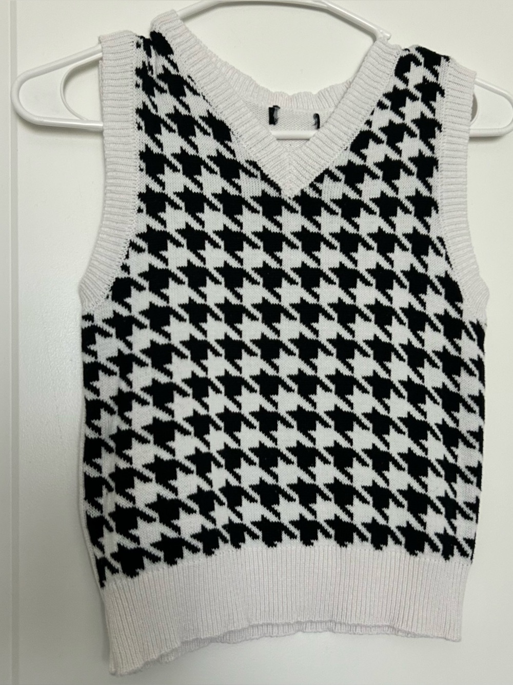Target (S-M) Houndstooth Knit V-neck Vest